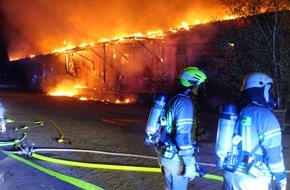 Feuerwehr Helmstedt: FW Helmstedt: Leerstehende Lagerhalle in Vollbrand