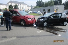 Polizeidirektion Trier: POL-PDTR: Frontalzusammenstoß an Kreuzung