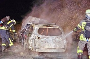Feuerwehr Radolfzell: FW-Radolfzell: Fahrzeugbrand auf der B 33