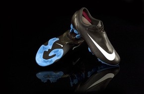 Nike Deutschland GmbH: Deutsche Nationalspieler und die weltbesten Fußballer spielen bei der EURO 2008 besondere Schuhe