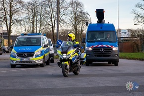 POL-WES: Wesel- Kooperationseinsatz der Polizei: Intensive Kontrollen im gewerblichen Personen- und G&uuml;terverkehr