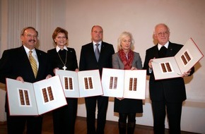 BAGFW e.V.: Vorstellung der aktuellen Weihnachtsmarken (mit Bild)