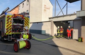Feuerwehr Gelsenkirchen: FW-GE: Feuer in Metzgereibetrieb in Gelsenkirchen Erle