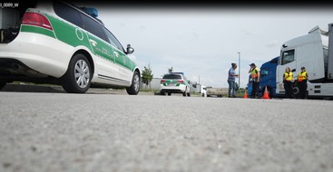 Hauptzollamt Heilbronn: HZA-HN: Zoll überprüft Brummis/Schwarzarbeitskontrollen auf der A 6