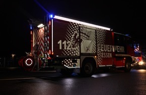 Feuerwehr Essen: FW-E: Kellerbrand in einem Mehrfamilienhaus - Anwohnenden ist der Fluchtweg abgeschnitten