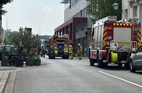 Feuerwehr Grevenbroich: FW Grevenbroich: Feuerwehr löscht Brand in Elektrounterverteilung in Wevelinghoven