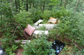 Polizeiinspektion Northeim: POL-NOM: Illegale Müllentsorgung im Wald - Polizei sucht Verursacher