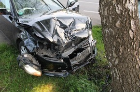 Polizei Minden-Lübbecke: POL-MI: Pkw kollidiert nach Kreuzungsunfall mit Baum