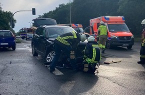 Feuerwehr Hattingen: FW-EN: Verkehrsunfall mit drei Verletzten