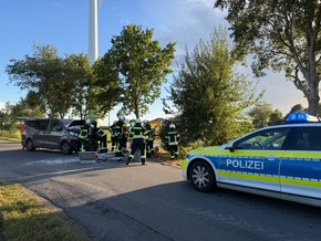 FW-AUR: Betriebsstoffe nach Verkehrsunfall ausgetreten