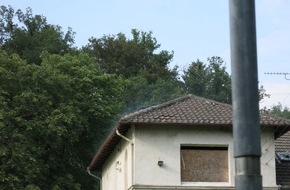 Feuerwehr der Stadt Arnsberg: FW-AR: Rauchentwicklung in leerstehendem Gebäude in Bruchhausen