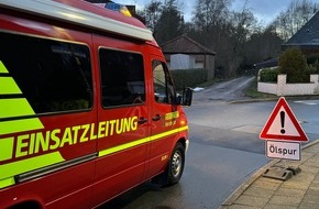 Feuerwehr Herdecke: FW-EN: Baum in Oberleitung und Ölspur