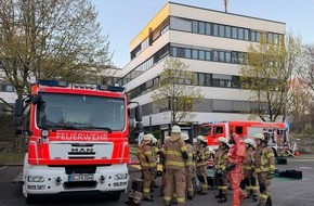 Feuerwehr Bergisch Gladbach: FW-GL: Feuerwehr Bergisch Gladbach im Technologiepark im Einsatz - mehrere parallele Eins&auml;tze im Stadtgebiet
