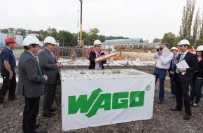 WAGO GmbH & Co.KG: Noch mehr Raum für Teamgeist und Innovationen: Grundstein für neue WAGO-Zentrale in Minden gelegt