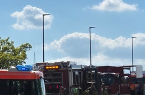 Feuerwehren im Landkreis Esslingen: FW LK Esslingen: Brand in einem Mehrfamilienhaus in Plochingen / &uuml;ber 20 Personen aus den Geb&auml;uden evakuiert.