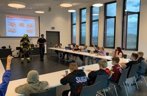 Freiwillige Feuerwehr Alpen: FW Alpen: Viertklässler der Grundschulen frischen ihre Brandschutzerziehung auf