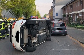 Polizei Mettmann: POL-ME: Verkehrsunfall mit einer schwer verletzten Person - Langenfeld- 2105001