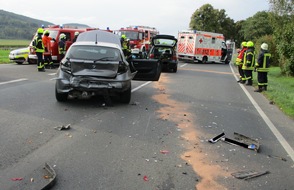 Polizeiinspektion Hameln-Pyrmont/Holzminden: POL-HM: Verkehrsunfall auf der Bundesstraße 1 mit kurzzeitiger Sperrung und zwei verletzten Personen
