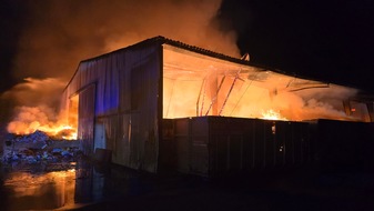 FW Dörentrup: Brand im Industriegebiet Dörentrup-Humfeld - Feuerwehr erneut im Großeinsatz