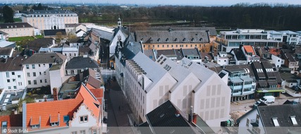 Gutjahr Systemtechnik GmbH: Gutjahr-Drainage schützt Klinkerdach des Rathauses Brühl