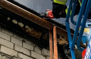 Feuerwehr Wetter (Ruhr): FW-EN: Entstehungsbrand an Gebäudefassade (FOTO)