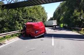 Polizeiinspektion Nienburg / Schaumburg: POL-NI: Tödlicher Verkehrsunfall auf B 83