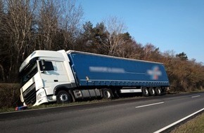 Polizeiinspektion Stralsund: POL-HST: Umgekippte LKW sorgen für Sperrungen auf Landesstraßen