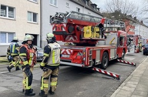 Feuerwehr Essen: FW-E: Zimmerbrand in einem Mehrfamilienhaus - gute Erkundung entscheidend