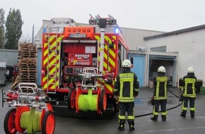 Feuerwehr Mülheim an der Ruhr: FW-MH: Unruhiger Feiertag