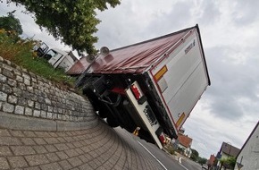 Polizeidirektion Landau: POL-PDLD: Venningen - Kurve gekratzt