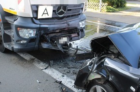 Polizei Minden-Lübbecke: POL-MI: Auto kollidiert mit Müllfahrzeug