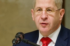 WerteUnion: Explosion der Messerstechereien - Maaßen für Liberalisierung des Waffenrechts