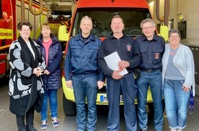 Feuerwehr Ratingen: FW Ratingen: Überraschung geglückt - Beförderung bei Dienstantritt