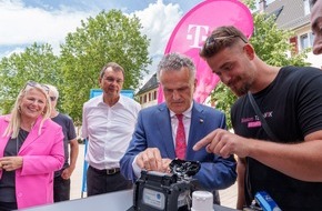 Deutsche Telekom AG: Baustart für Glasfasernetz in Stuttgart-Botnang
