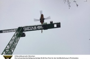 Feuerwehr München: FW-M: Kranführer gerettet (Forstenried)