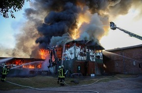 Kreisfeuerwehrverband Segeberg: FW-SE: Feuer zerstört landwirtschaftliches Gebäude