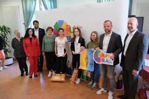 MIT FOTOS DER SIEGEREHRUNG: Sachsen-Anhalt: Schülerin aus Magdeburg gewinnt landesweiten Plakatwettbewerb gegen das Rauschtrinken