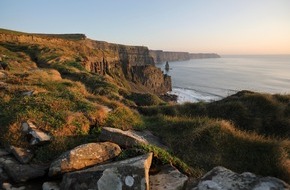 Irland Information Tourism Ireland: Neue Direktverbindung in den Westen Irlands / Wer 2026 von Frankfurt zum Flughafen Shannon reist, erlebt eine vielseitige Region, für die man nicht mal zwingend ein Auto braucht