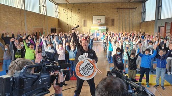 BKK Pfalz: Tom Lehel's "WIR WOLLEN MOBBINGFREI!!" / Präventionsprogramm begeistert Grundschulen in Schifferstadt und Rheingönheim
