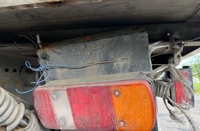 Kreispolizeibeh&ouml;rde Kleve: POL-KLE: Kleve - Anfangs war es "nur" eine defekte Beleuchtung / Am Ende wurde der LKW stillgelegt