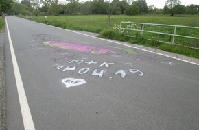 Polizeiinspektion Delmenhorst / Oldenburg - Land / Wesermarsch: POL-DEL: LK Oldenburg: Farbschmierereien auf Straße in Bookholzberg +++ Zeugenaufruf