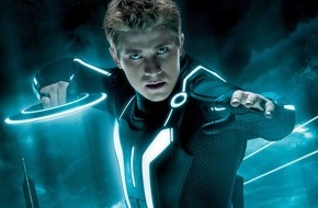 ProSieben: Actionreiches Update: OSCAR®-Preisträger Jeff Bridges führt die digitale Revolution in "TRON: Legacy" auf ProSieben an (BILD)