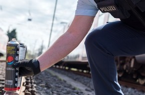 Bundespolizeiinspektion Erfurt: BPOLI EF: Sprayer treiben ihr Unwesen im Bahnhof Unterwellenborn