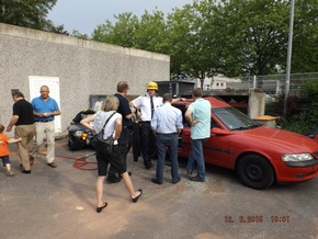 FW-ME: Besuch des Rotary Club Neandertal bei der Feuerwehr Erkrath