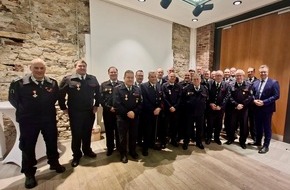 Feuerwehr Lennestadt: FW-OE: Jubilarehrung der Feuerwehr Lennestadt - Jahrzehntelanges Engagement in w&uuml;rdigem Rahmen geehrt