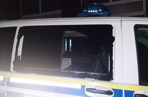 Bundespolizeidirektion Berlin: BPOLD-B: Unbekannter beschädigt Polizeifahrzeug