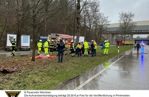 Feuerwehr M&uuml;nchen: FW-M: Verkehrsunfall mit Todesfolge (Auensiedlung)