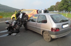 Polizeiinspektion Hameln-Pyrmont/Holzminden: POL-HOL: Kreuzung B 64 / Kreisstraße 37 - Bereich Amelungsborn: Zusammenstoß mit Kradfahrer ging glimpflich aus - 53jähriger Kradfahrer "nur" leicht verletzt -