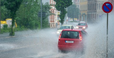 Bund deutscher Baumschulen (BdB) e.V.: Wassermangel und Starkregen/- Eine grüne Stadt trotzt dem Klimawandel - Durchdachter Umgang mit Regenwasser in urbanen Räumen - Kluge Kombination von Natur und modernen Technologien