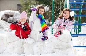 DVAG Deutsche Vermögensberatung AG: Schneeballschlacht: Wer haftet bei Sachschäden und Unfällen? / Die DVAG gibt Tipps zu einem umfassenden Versicherungsschutz für unbeschwerten Winterspaß (BILD)